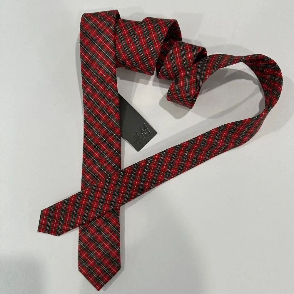 KID'S H&M classic neck tie.